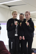 Joukkue kultaa N16- sarjassa Emmi, Julia ja Elina.
